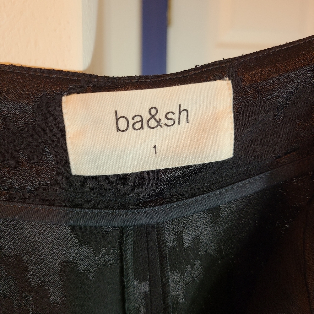 ba&sh๐ค high-waisted houndstooth Black shiny pleated sexy shorts with belt loops - Picture 6 of 11